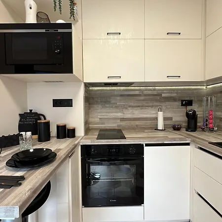 божур Apartament *